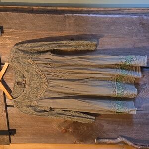 2 for 25 sale Winter Lennon awsome top.